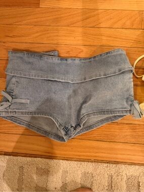 EDIKTED DENIUM SHORTS